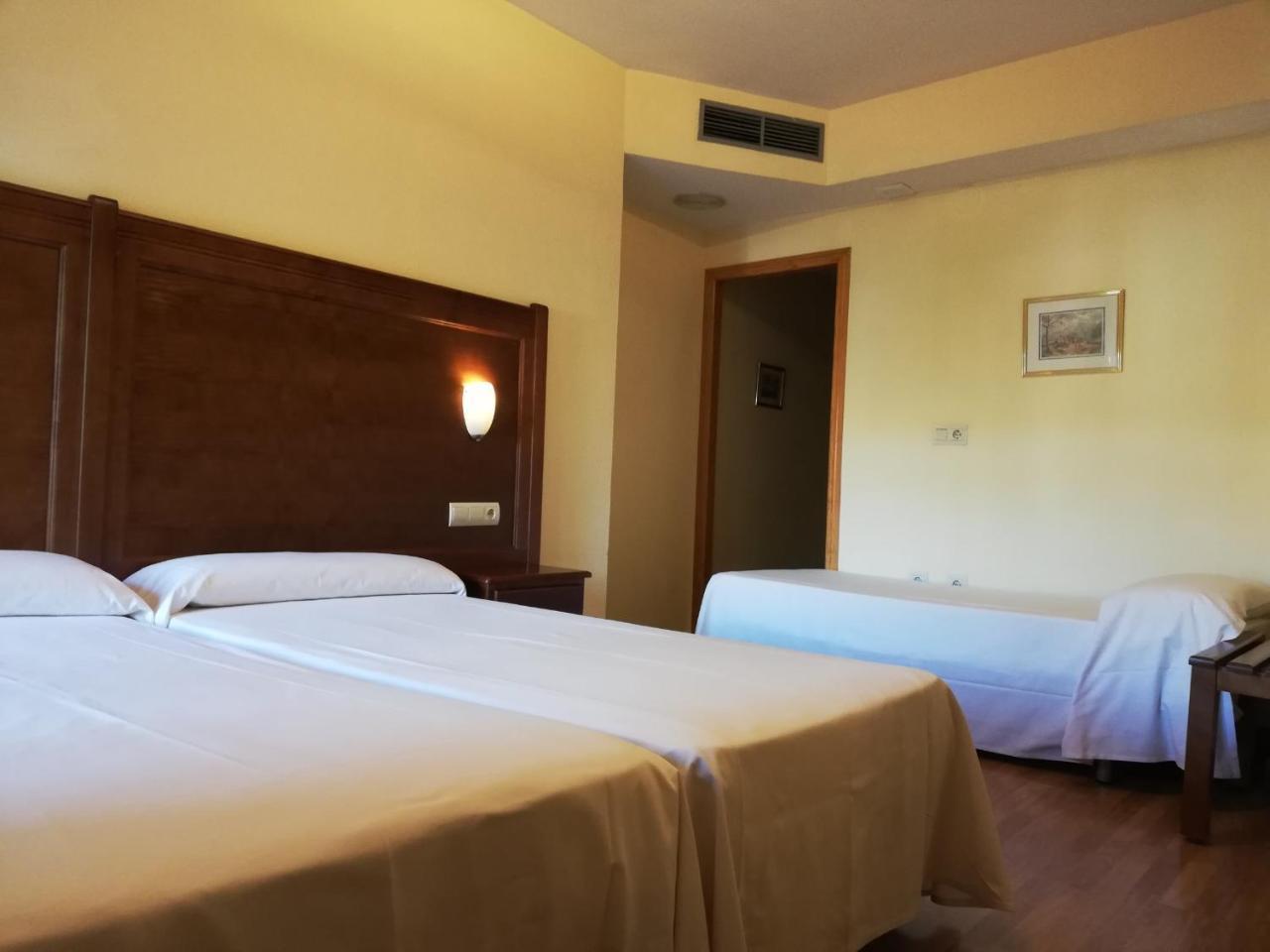 Hotel Labella Maria Pinos Genil Zewnętrze zdjęcie