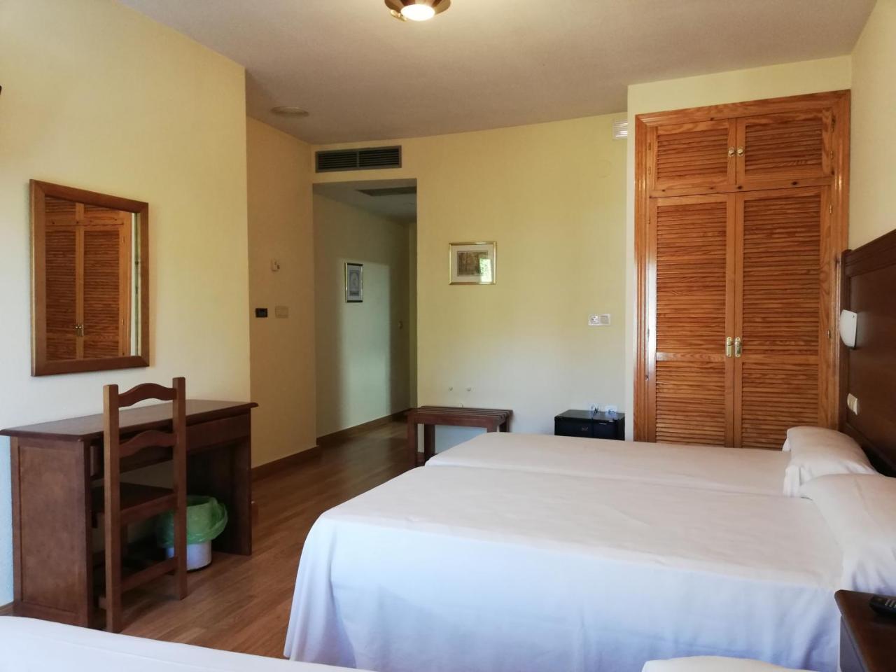 Hotel Labella Maria Pinos Genil Zewnętrze zdjęcie