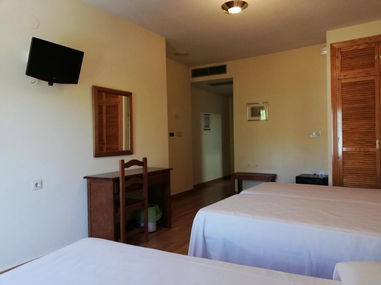 Hotel Labella Maria Pinos Genil Zewnętrze zdjęcie